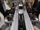 Automatische klebende Eckmaschine für die Herstellung des steifen Kastens